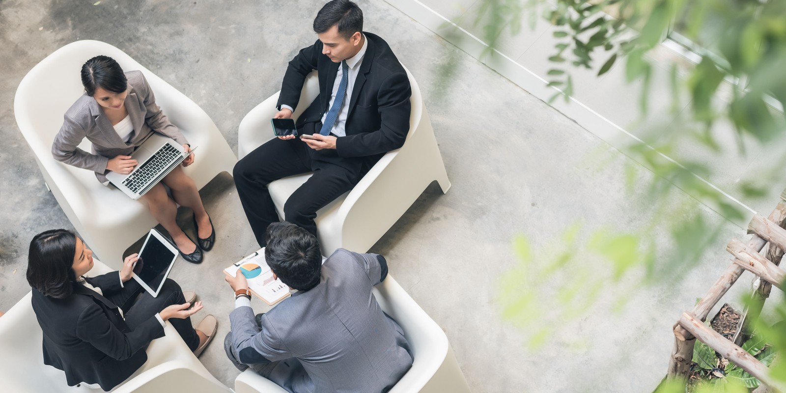 特斯拉(TSLA.US)推出复古未来风格餐厅,正式开张于好莱坞